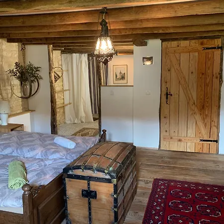 Le Petit Permadise Couette-café