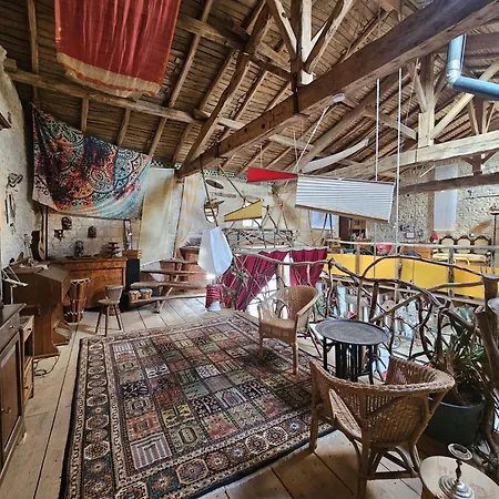 Le Petit Permadise Couette-café