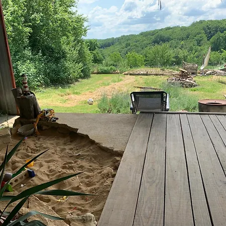 Le Petit Permadise Couette-café